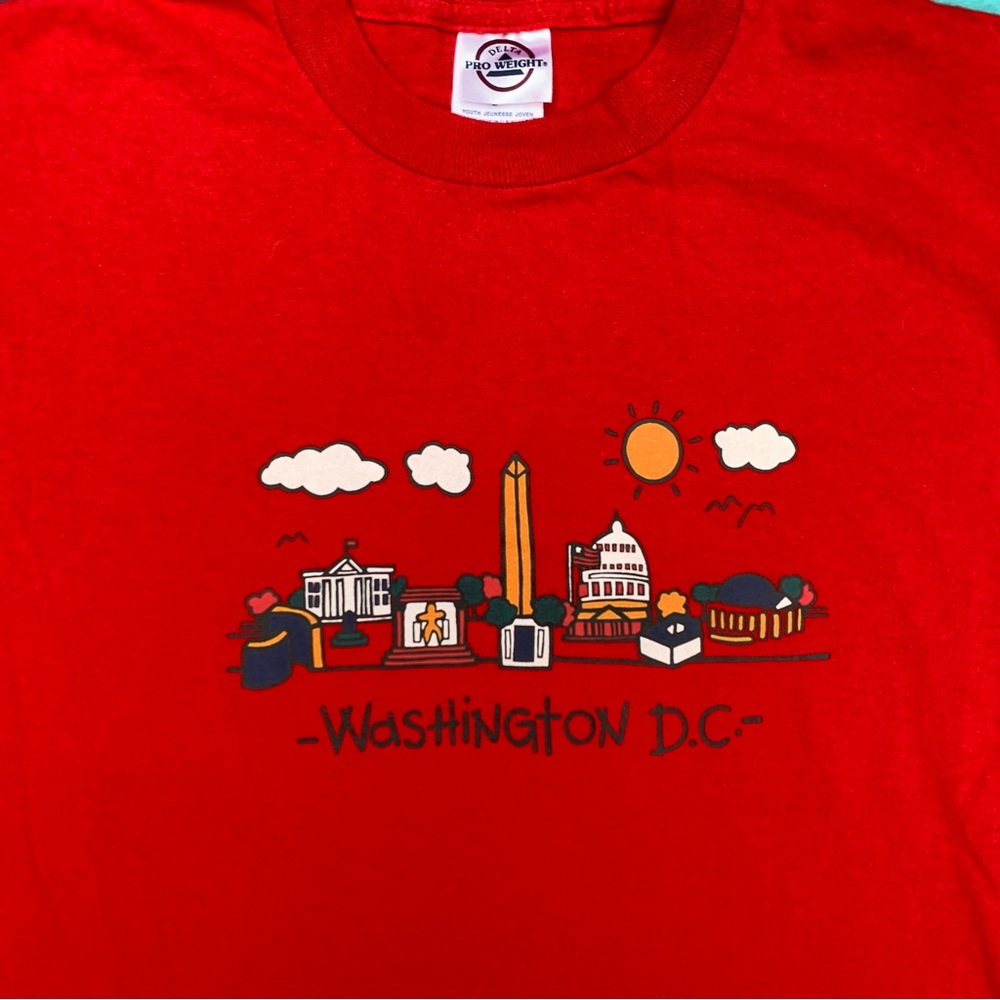 Washington D.C. Vintage Cityscape Red Graphic Tee Youth Large The Old Town Shop